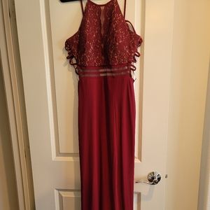 2/$20  Morgan & Co Burgundy Formal Dress